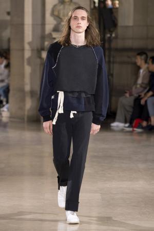 メゾン マルジェラが新定義。ロマンティックでメランコリックでフェミニンな男たち【17SSメンズ】