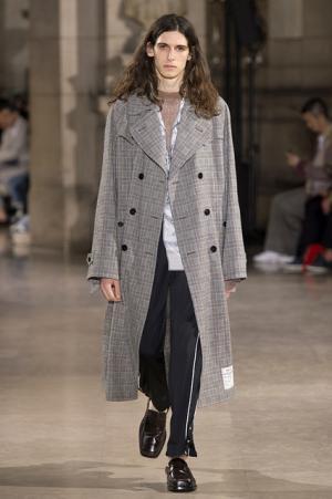 メゾン マルジェラが新定義。ロマンティックでメランコリックでフェミニンな男たち【17SSメンズ】