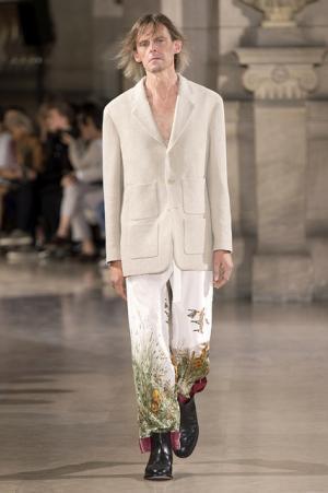 メゾン マルジェラが新定義。ロマンティックでメランコリックでフェミニンな男たち【17SSメンズ】