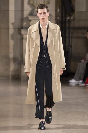 メゾン マルジェラが新定義。ロマンティックでメランコリックでフェミニンな男たち【17SSメンズ】