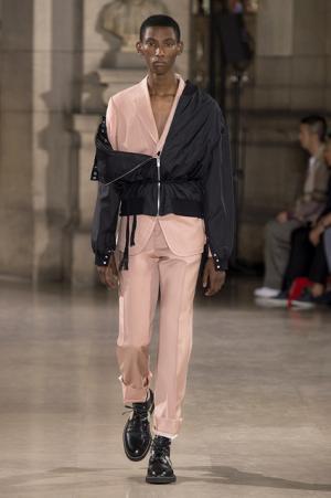 メゾン マルジェラが新定義。ロマンティックでメランコリックでフェミニンな男たち【17SSメンズ】