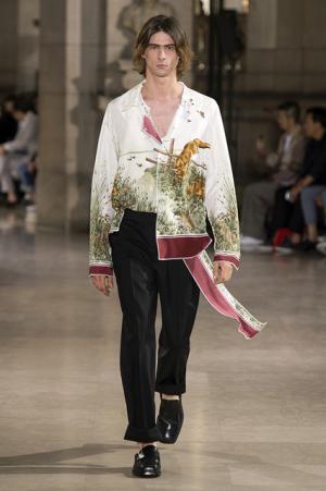 メゾン マルジェラが新定義。ロマンティックでメランコリックでフェミニンな男たち【17SSメンズ】