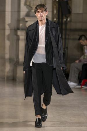 メゾン マルジェラが新定義。ロマンティックでメランコリックでフェミニンな男たち【17SSメンズ】