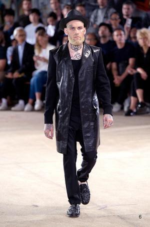 自身の肌をもファッションとして、ジュンヤ ワタナベ マン風“チンピラ”【17SSメンズ】