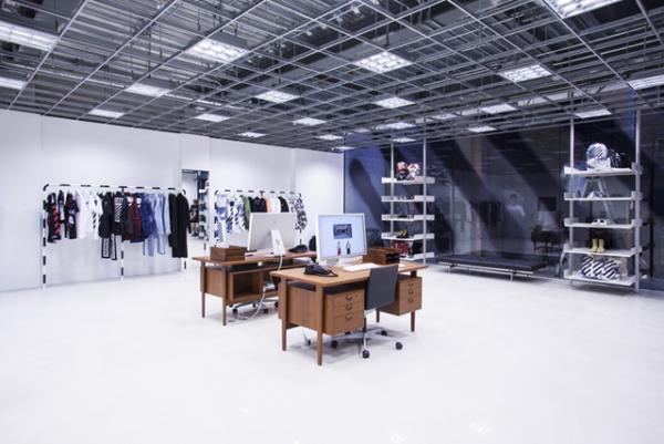 オフ-ホワイト c/o ヴァージル アブローが南青山に旗艦店をオープン、2016秋冬コレクションも