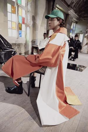 夏の雨の日を快適に。テント=ウォータープルーフに着目したアクネ ストゥディオズ【17SSメンズ】