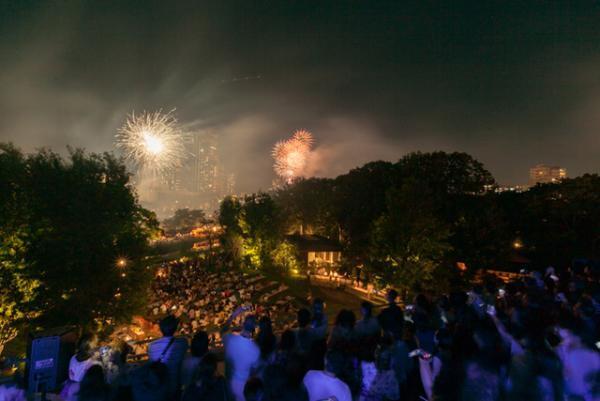 旧大阪市公館で、約4000発の花火を楽しめる「TGOO×TENJIN2016」開催。庭園の芝生スペースが特別解放