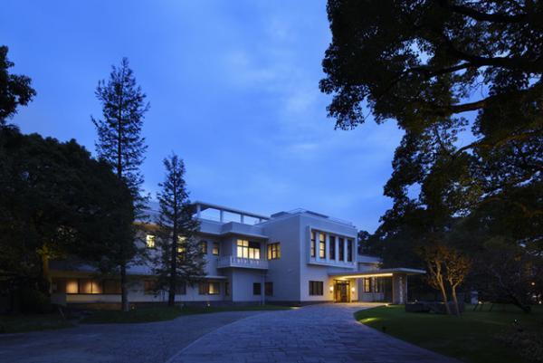 旧大阪市公館で、約4000発の花火を楽しめる「TGOO×TENJIN2016」開催。庭園の芝生スペースが特別解放