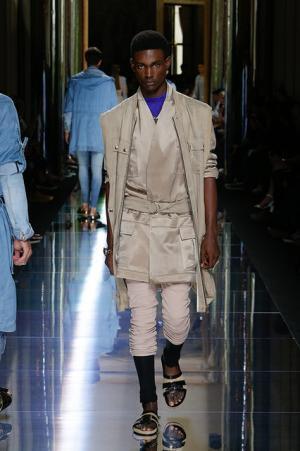 バルマン オム、時空を超え日常からエスケープ【17SSメンズ】