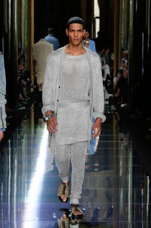 バルマン オム、時空を超え日常からエスケープ【17SSメンズ】