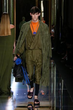 バルマン オム、時空を超え日常からエスケープ【17SSメンズ】