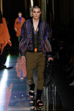 バルマン オム、時空を超え日常からエスケープ【17SSメンズ】