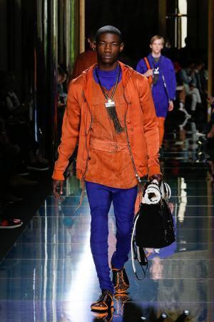 バルマン オム、時空を超え日常からエスケープ【17SSメンズ】