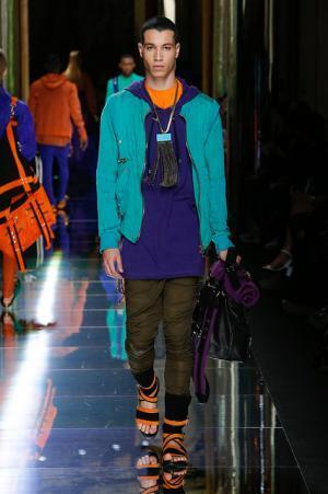 バルマン オム、時空を超え日常からエスケープ【17SSメンズ】