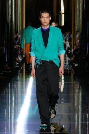 バルマン オム、時空を超え日常からエスケープ【17SSメンズ】