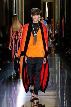 バルマン オム、時空を超え日常からエスケープ【17SSメンズ】