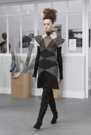 シャネル、78人の“プティ マン”にスポットライトを当てる【16-17AWクチュール】