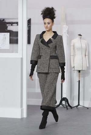 シャネル、78人の“プティ マン”にスポットライトを当てる【16-17AWクチュール】