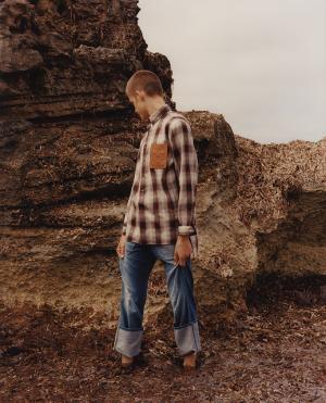 ロエベ、夕陽に染まったエキゾチックな漂流記【17SSメンズ】