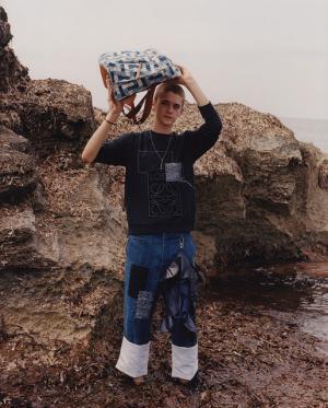 ロエベ、夕陽に染まったエキゾチックな漂流記【17SSメンズ】