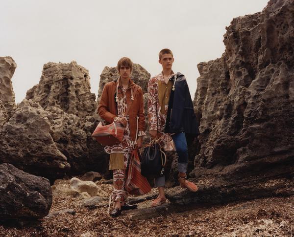 ロエベ、夕陽に染まったエキゾチックな漂流記【17SSメンズ】