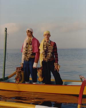 ロエベ、夕陽に染まったエキゾチックな漂流記【17SSメンズ】