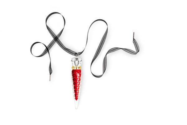 クリスチャン ルブタンの新作ルージュは、たったひと塗りでパテントレザーのような輝きを放つ“唇のマニキュア”