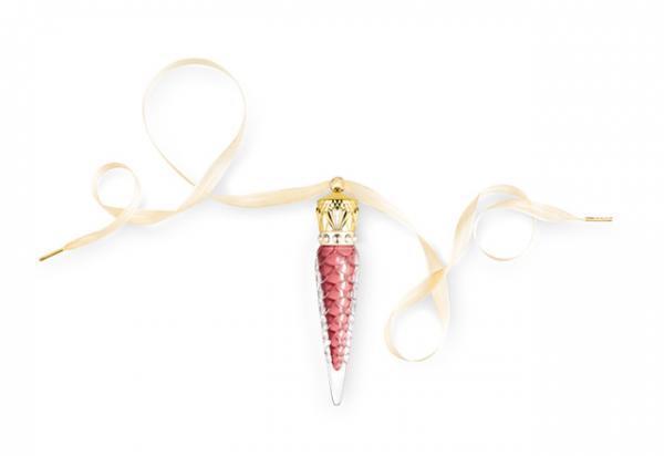 クリスチャン ルブタンの新作ルージュは、たったひと塗りでパテントレザーのような輝きを放つ“唇のマニキュア”