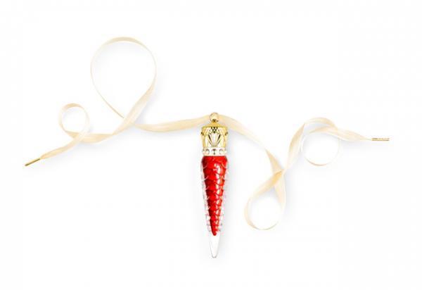 クリスチャン ルブタンの新作ルージュは、たったひと塗りでパテントレザーのような輝きを放つ“唇のマニキュア”