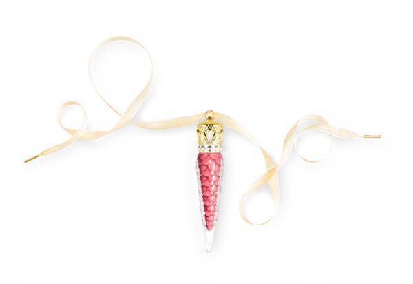 クリスチャン ルブタンの新作ルージュは、たったひと塗りでパテントレザーのような輝きを放つ“唇のマニキュア”