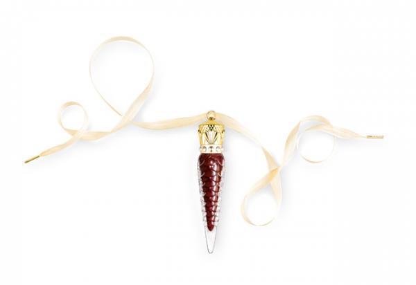 クリスチャン ルブタンの新作ルージュは、たったひと塗りでパテントレザーのような輝きを放つ“唇のマニキュア”