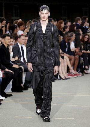 ジバンシィ バイ リカルド ティッシ、謎めくミステリーのシンボル【17SSメンズ&amp;16-17AWクチュール】