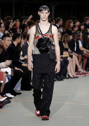 ジバンシィ バイ リカルド ティッシ、謎めくミステリーのシンボル【17SSメンズ&amp;16-17AWクチュール】