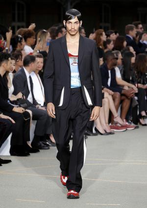 ジバンシィ バイ リカルド ティッシ、謎めくミステリーのシンボル【17SSメンズ&amp;16-17AWクチュール】