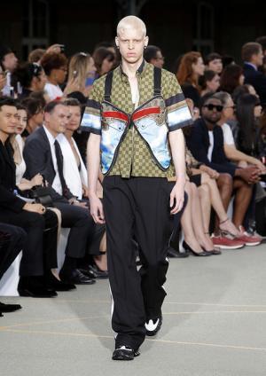 ジバンシィ バイ リカルド ティッシ、謎めくミステリーのシンボル【17SSメンズ&amp;16-17AWクチュール】