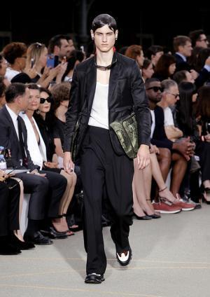 ジバンシィ バイ リカルド ティッシ、謎めくミステリーのシンボル【17SSメンズ&amp;16-17AWクチュール】