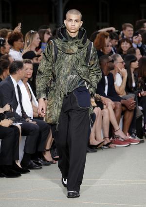 ジバンシィ バイ リカルド ティッシ、謎めくミステリーのシンボル【17SSメンズ&amp;16-17AWクチュール】