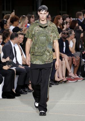 ジバンシィ バイ リカルド ティッシ、謎めくミステリーのシンボル【17SSメンズ&amp;16-17AWクチュール】