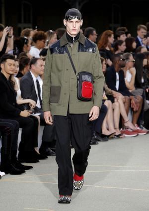 ジバンシィ バイ リカルド ティッシ、謎めくミステリーのシンボル【17SSメンズ&amp;16-17AWクチュール】