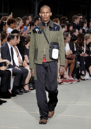 ジバンシィ バイ リカルド ティッシ、謎めくミステリーのシンボル【17SSメンズ&amp;16-17AWクチュール】