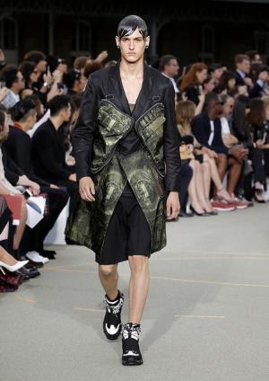 ジバンシィ バイ リカルド ティッシ、謎めくミステリーのシンボル【17SSメンズ&amp;16-17AWクチュール】