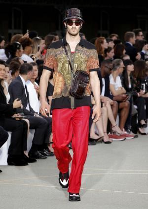 ジバンシィ バイ リカルド ティッシ、謎めくミステリーのシンボル【17SSメンズ&amp;16-17AWクチュール】