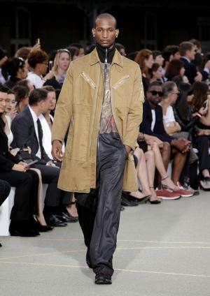 ジバンシィ バイ リカルド ティッシ、謎めくミステリーのシンボル【17SSメンズ&amp;16-17AWクチュール】