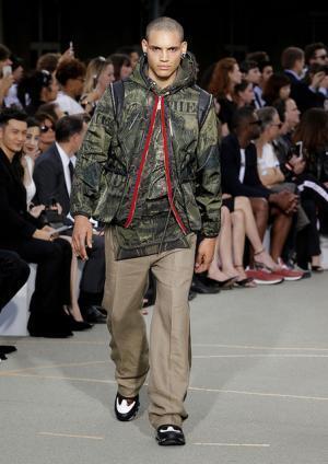 ジバンシィ バイ リカルド ティッシ、謎めくミステリーのシンボル【17SSメンズ&amp;16-17AWクチュール】