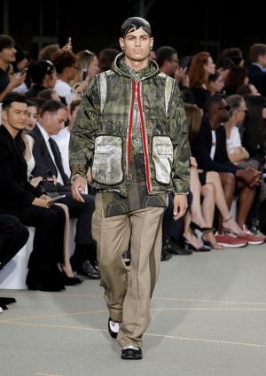 ジバンシィ バイ リカルド ティッシ、謎めくミステリーのシンボル【17SSメンズ&amp;16-17AWクチュール】