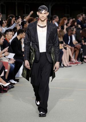 ジバンシィ バイ リカルド ティッシ、謎めくミステリーのシンボル【17SSメンズ&amp;16-17AWクチュール】