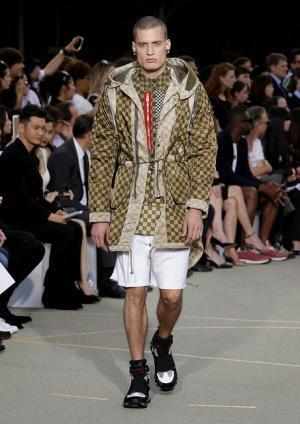 ジバンシィ バイ リカルド ティッシ、謎めくミステリーのシンボル【17SSメンズ&amp;16-17AWクチュール】