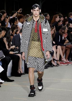 ジバンシィ バイ リカルド ティッシ、謎めくミステリーのシンボル【17SSメンズ&amp;16-17AWクチュール】