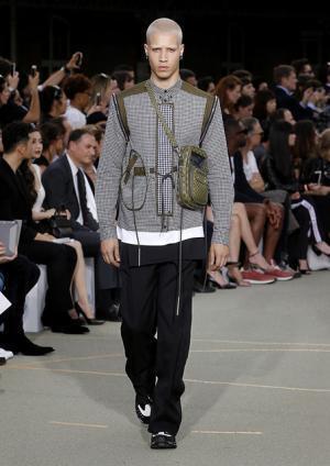 ジバンシィ バイ リカルド ティッシ、謎めくミステリーのシンボル【17SSメンズ&amp;16-17AWクチュール】