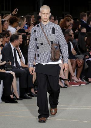 ジバンシィ バイ リカルド ティッシ、謎めくミステリーのシンボル【17SSメンズ&amp;16-17AWクチュール】